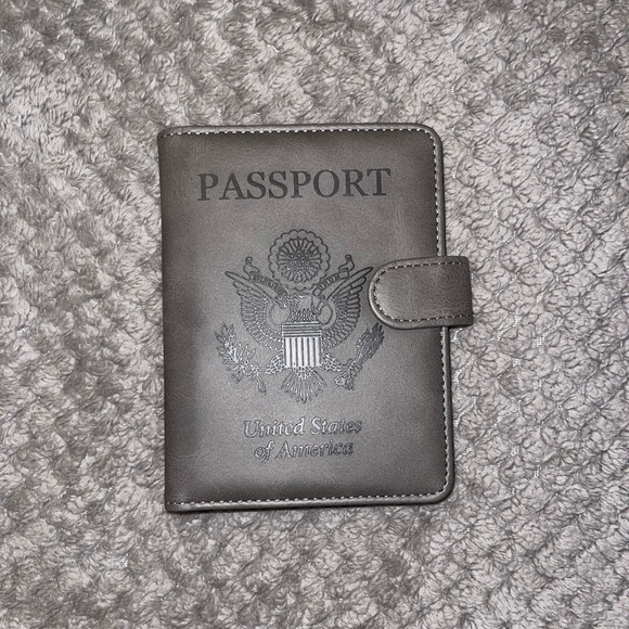 Passport cover - Picture 1 of 4